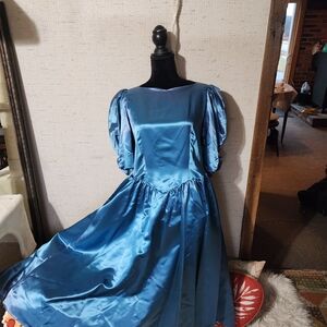 Elegant Long Sleeve Satin Dress in Blue